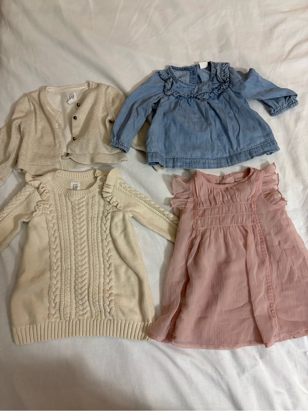 Baby Gap - 4 piece bundle - 6-12 months